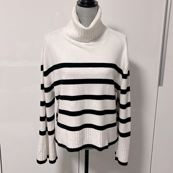 Striped Turtleneck Sweater Wide Arm, Size M - Picture 1 of 8